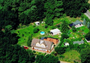 Geräumiges und liebevoll eingerichtetes Ferienhaus für bis zu zehn Personen mit Terrasse und Grill im Garten, Ueckermünde